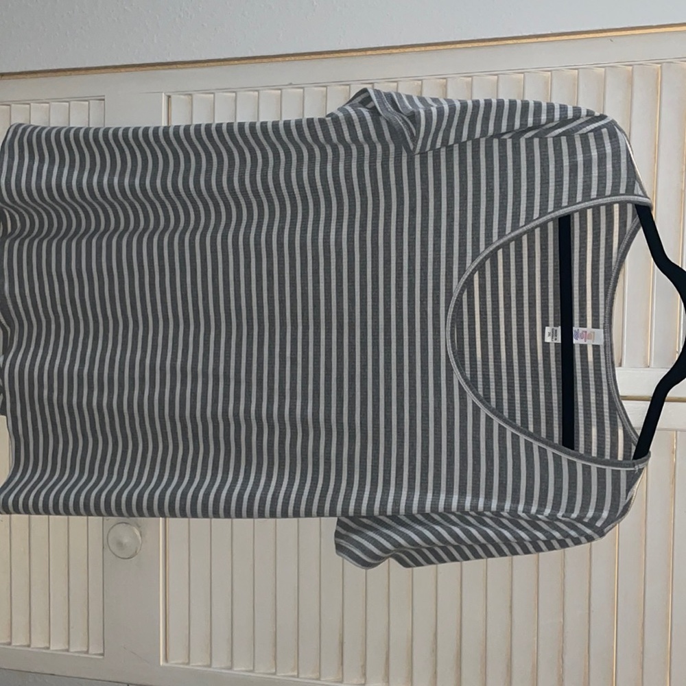 Lularoe classic tee